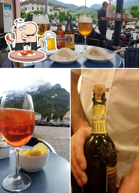 Puoi ordinare un rinfrescante bicchiere di birra chiara o scura