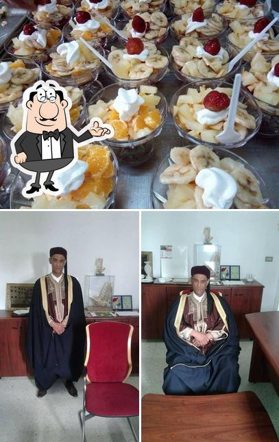 Фото, на котором видны внутреннее оформление и десерты в Chef rafik khalifa