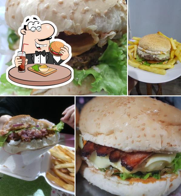 Experimente um dos hambúrgueres servidos no Bagual Burger