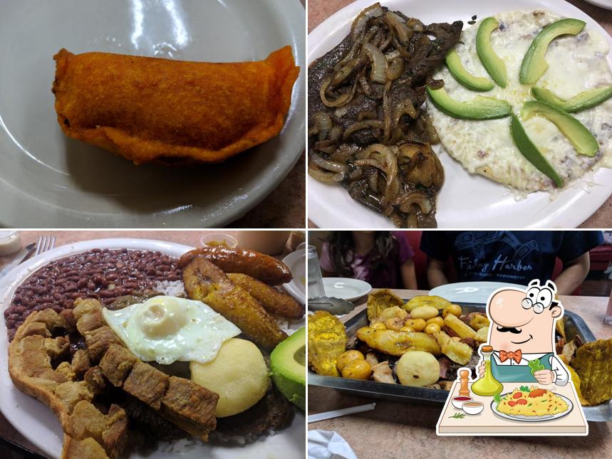 Блюда в "La Casona Colombian Restaurant"