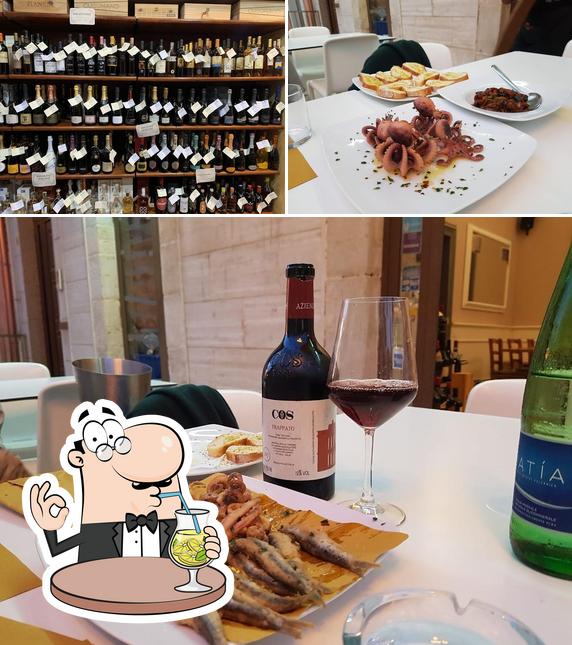 La foto della bevanda e interni di Enoteca Wine Bar SAPORI DOC . La tua enoteca on Line 