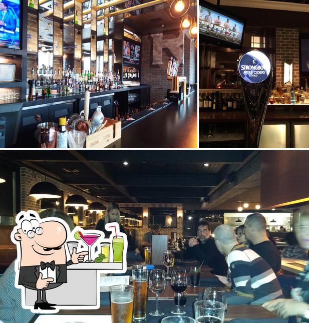 Bâton Rouge Grillhouse & Bar, 2005 Winston Park Dr in Oakville