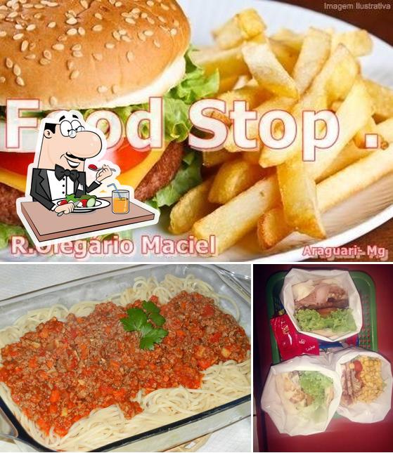 Comida em Food Stop Trailer