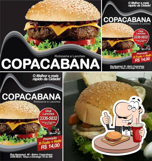 Experimente um hambúrguer no Copacabana Rotisseria e Lanches