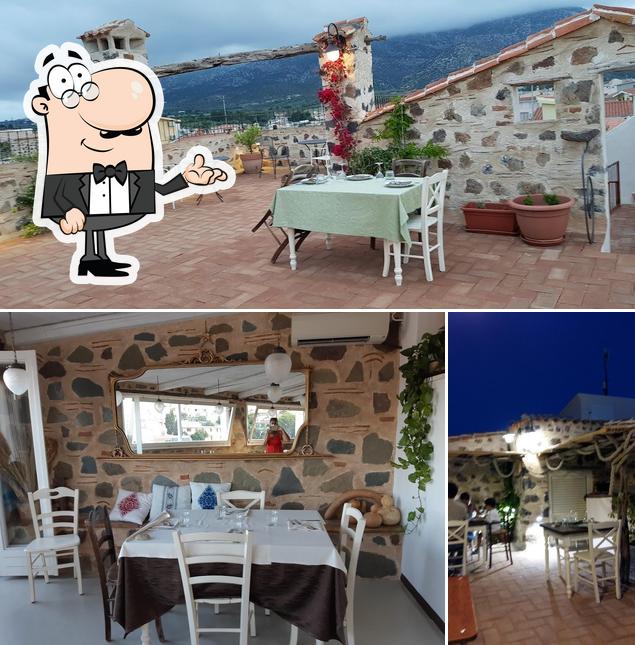 La immagine della interni e tavolo da pranzo di Antica Locanda "Sa Turre"