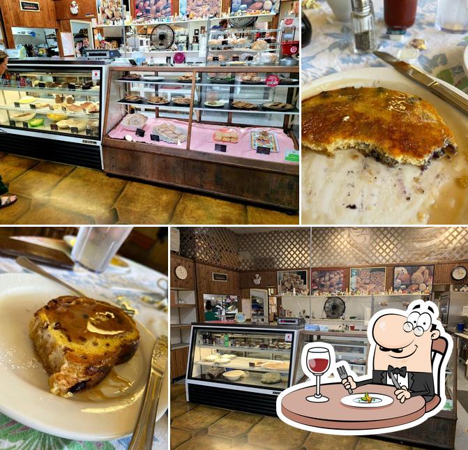 Chef John's Bakery & Cafe in Ludington Restaurant menu and reviews