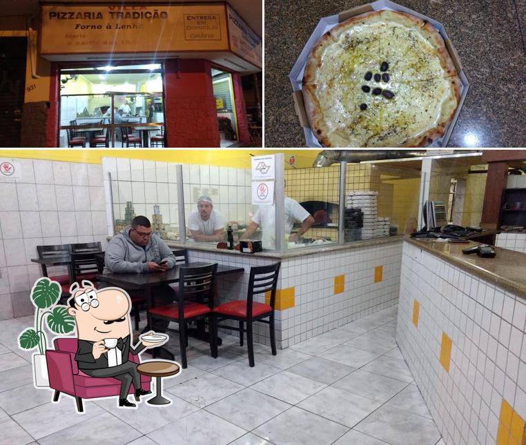 Entre diversos coisas, interior e bolo podem ser encontrados no Pizzaria Villa Tradição