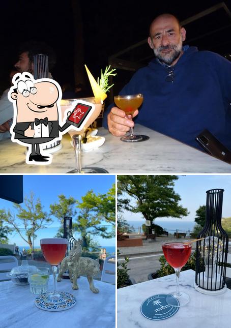 Tra le varie cose da Lost & Found Drinks si possono trovare la esterno e tavolo da pranzo