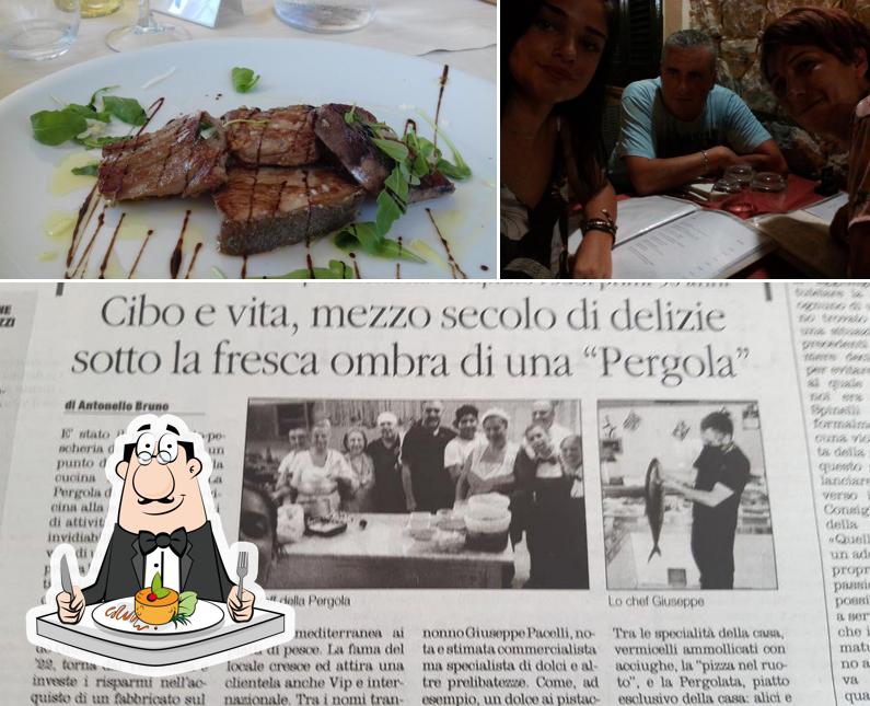 Guarda la foto che raffigura la cibo e bancone da bar di Ristopescheria La Pergola