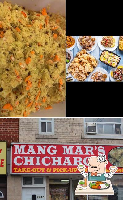 Помимо прочего, в Mang Mar's Chicharon есть еда и внутреннее оформление