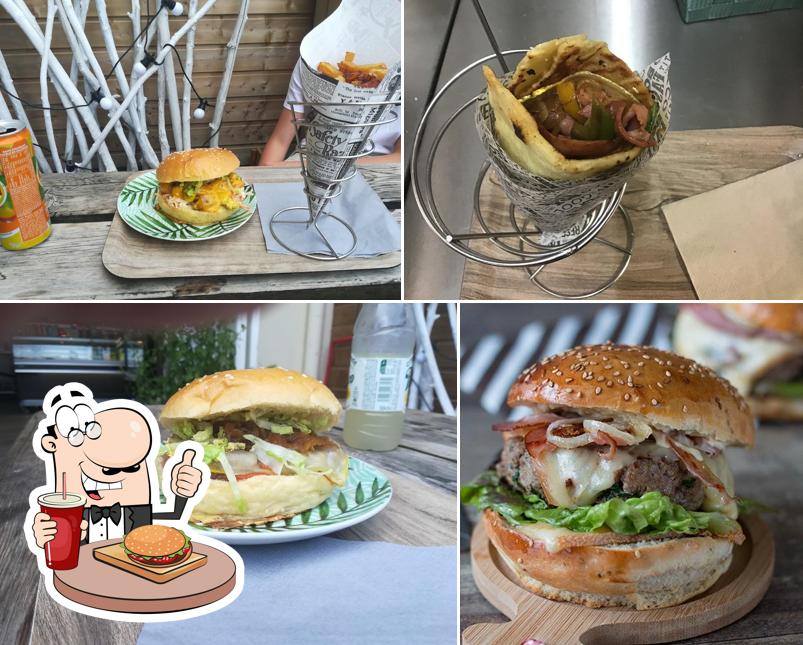 Order a burger at Païa snacking