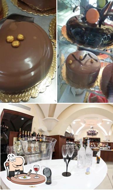 Dai un’occhiata alla immagine che raffigura la cibo e interni di Pasticceria ARTIGIANALE San Francesco - Bar - Gelateria - Ristorante "STORIE DI GUSTO" Reggio di Calabria