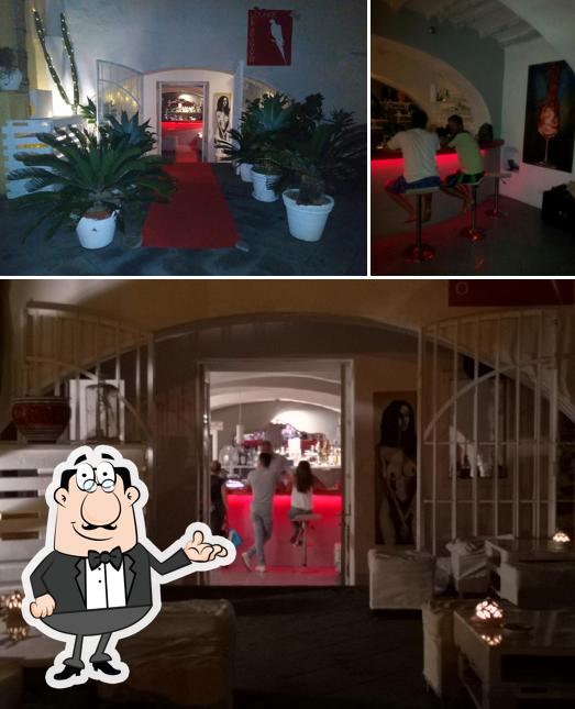 Dai un'occhiata agli interni di Le Papagayo Lounge