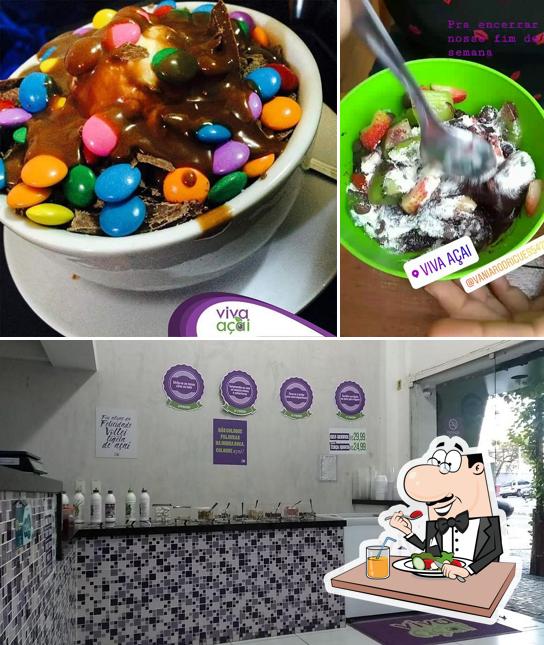 Dê uma olhada a foto apresentando comida e interior no Viva Açaí