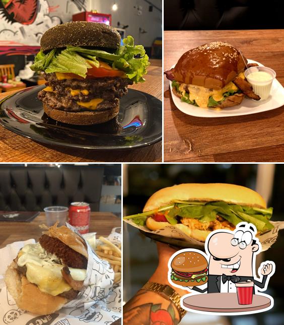 Experimente um dos hambúrgueres servidos no Escarabajo Hamburgueria Bistrô