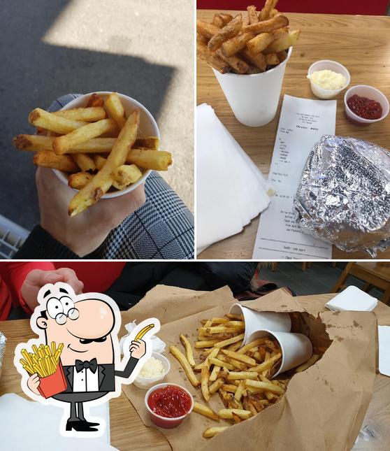 Assaggia un piatto di patatine a Five Guys Mont-Blanc