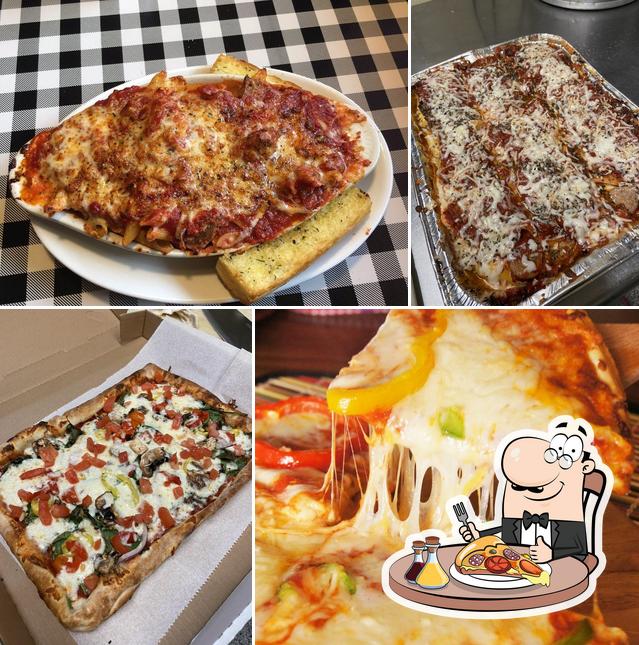 Закажите пиццу в "Panino's Italian Restaurant"
