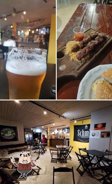O Emporium Schmitz - Bar de Cervejas Artesanais, Hamburgers e Petiscos se destaca pelo comida e interior