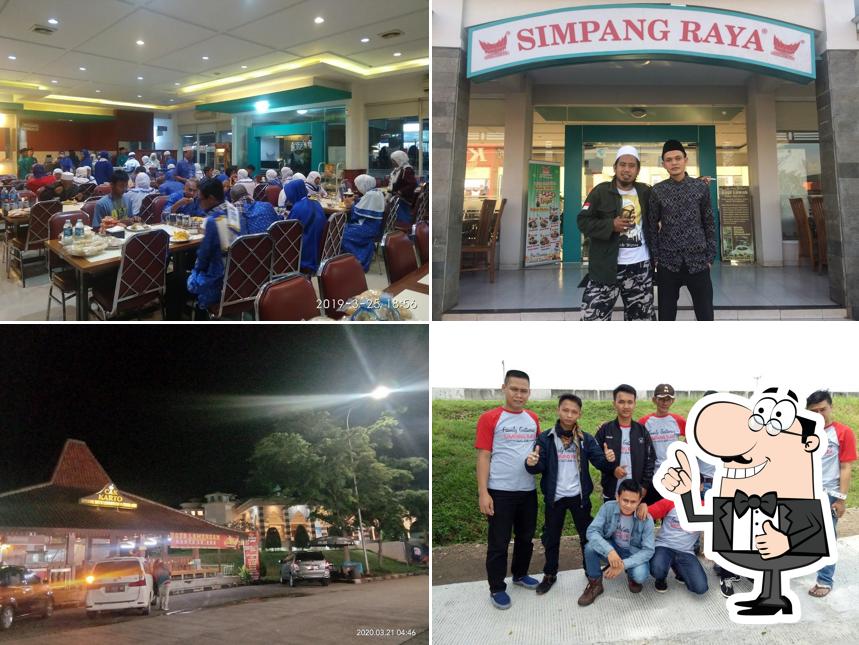 Look at this image of Restoran Simpang Raya