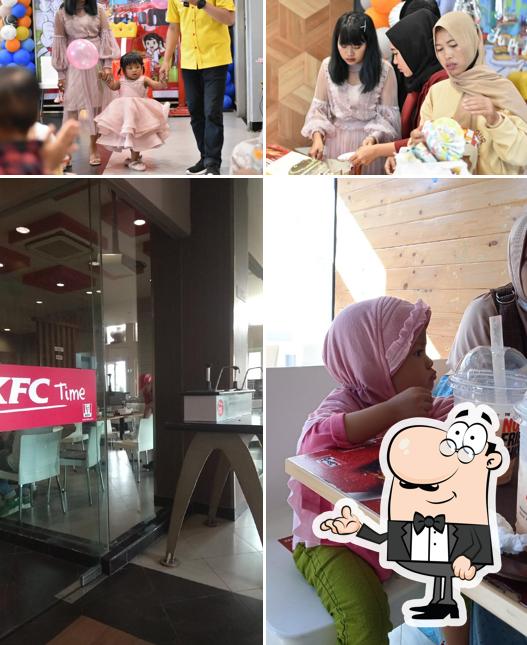 El interior de KFC Taman Topi Square