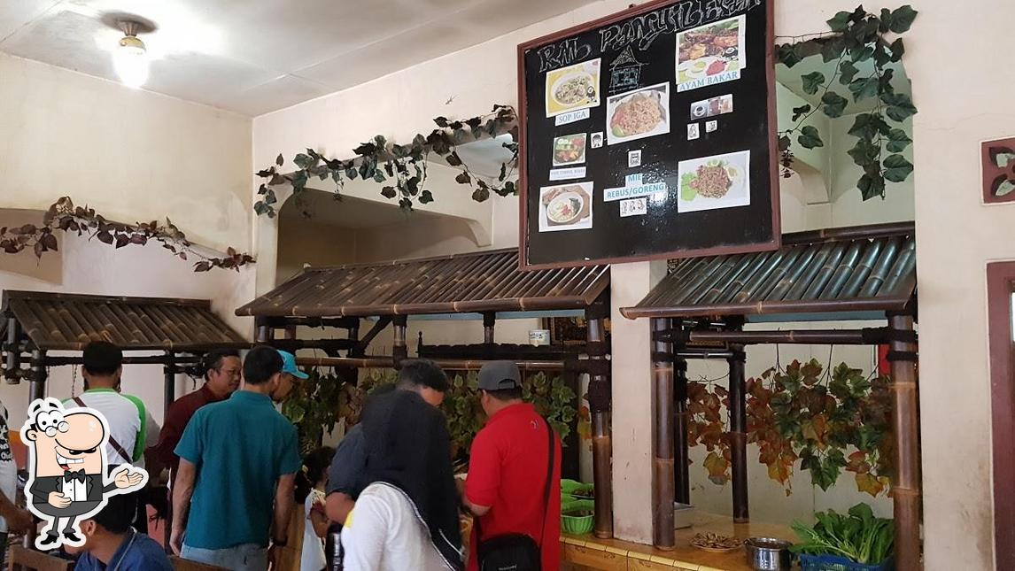 RUMAH MAKAN PANYILEUKAN KHAS SUNDA MENU SPESIAL SOP IGAN DAN PEPES ...