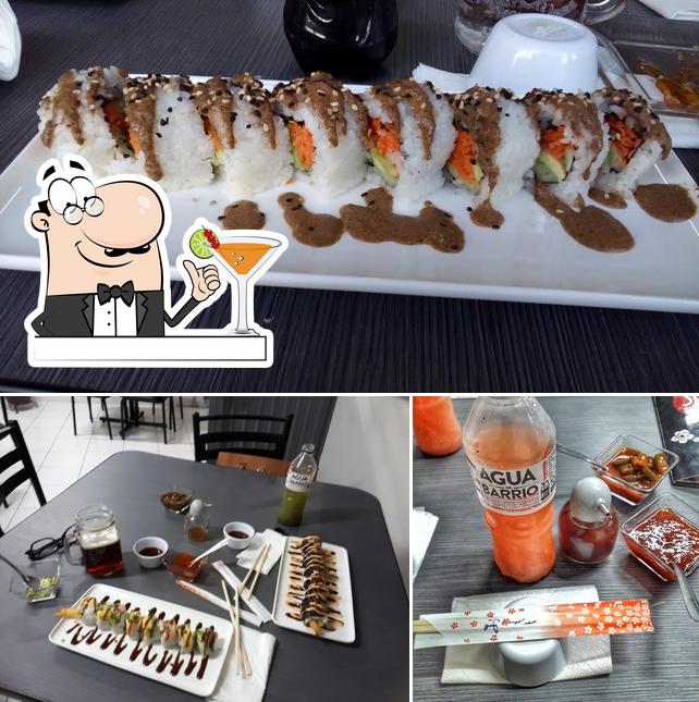 Observa las fotos que muestran bebida y sushi en Sake Sushi Rolls