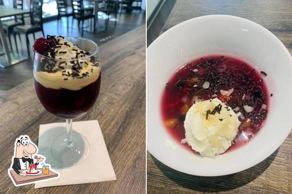 Kaffeehaus am Münstertor bietet eine Auswahl von Desserts 