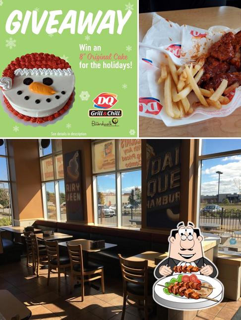 Parmi les différentes choses de la nourriture et la intérieur, une personne peut trouver sur Dairy Queen Grill & Chill