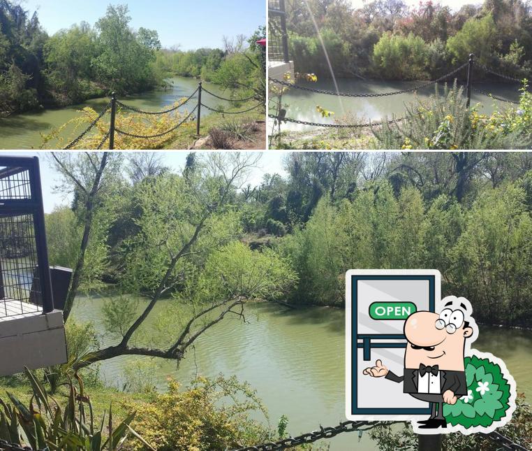 The PumpHouse Riverside Restaurant and Bar in Victoria Restaurant