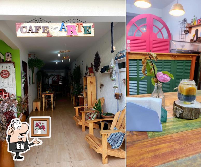 O interior do Pousada Celeiro Café com Arte