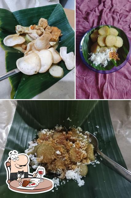 Elige una receta con carne en Lupis dan Lontong Opor Mbah Kismo