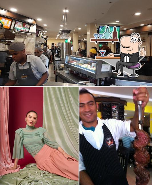 Sente em uma das mesas no Savana