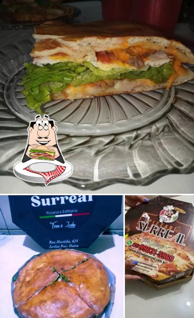 Clube sanduíches em Pizzaria Surreal