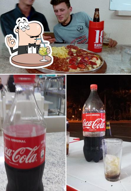 Entre diferentes coisas, bebida e mesa de jantar podem ser encontrados no Central Lanches