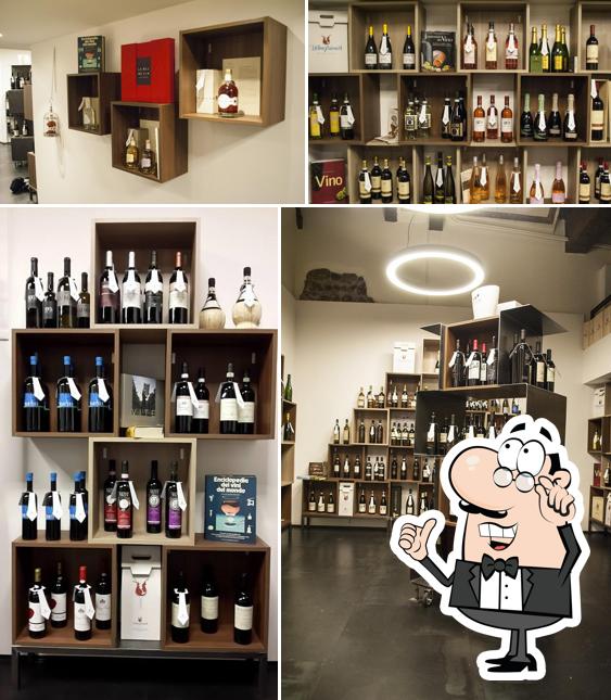 Dai un'occhiata agli interni di Winefriends - Wine Shop - Enoteca - Vineria