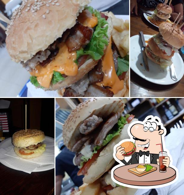 Ordina un hamburger a Paninoteca Pub "Saloon"