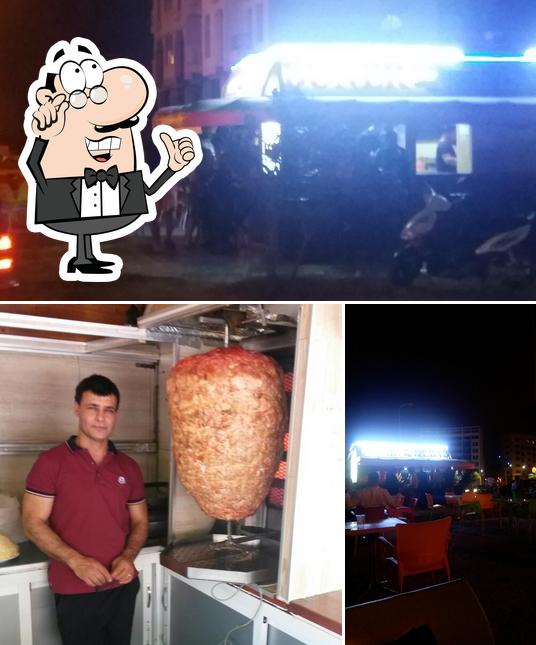 Parmi les diverses choses de la intérieur et la extérieur, une personne peut trouver sur Döner Kebab Bik Mar