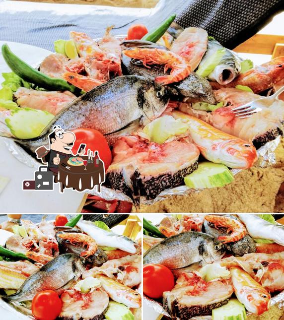 Byblos beach club bietet eine Speisekarte für Meeresfrüchteliebhaber