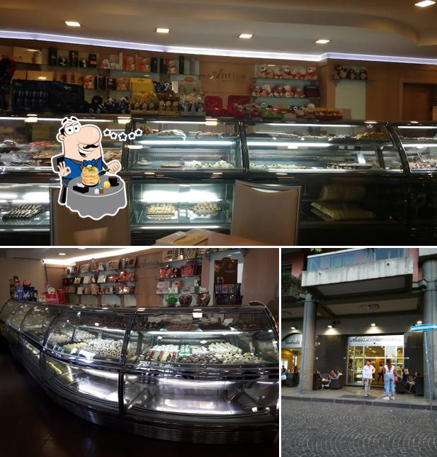La immagine della cibo e esterno di Antica Pasticceria