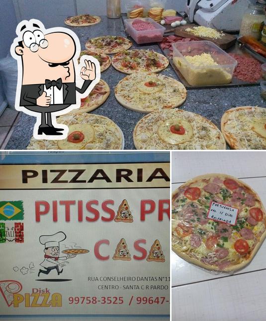 Look at this picture of Pizzaria Pissa para casa