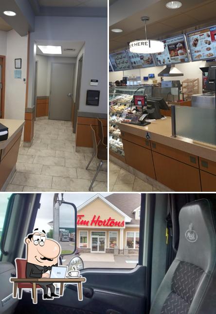 L'intérieur de Tim Hortons