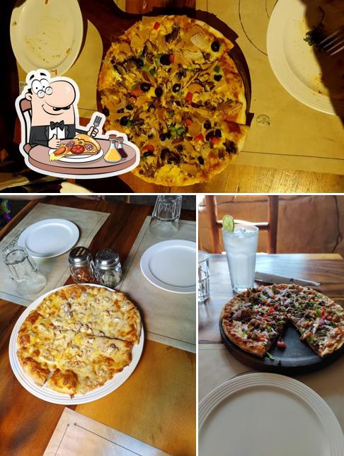 Try out pizza at CAFE METANOA