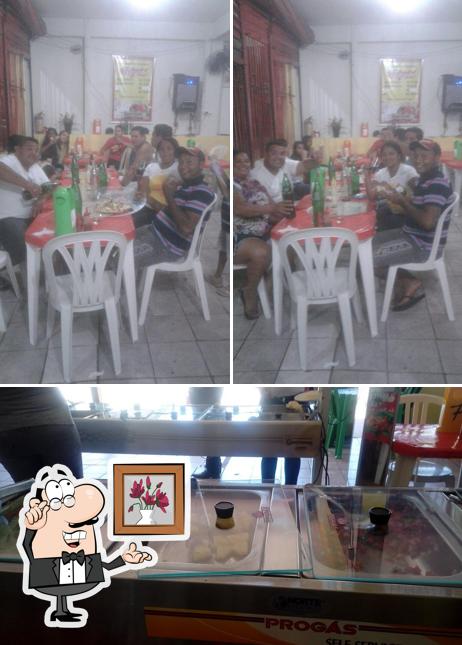 O interior do Mezon Pizza