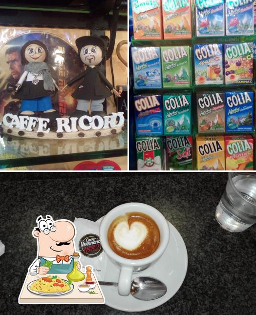 Platti al Caffè E Ricordi Di Alberga Andrea