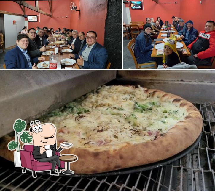 A foto a Binder Pizzaria’s interior e comida