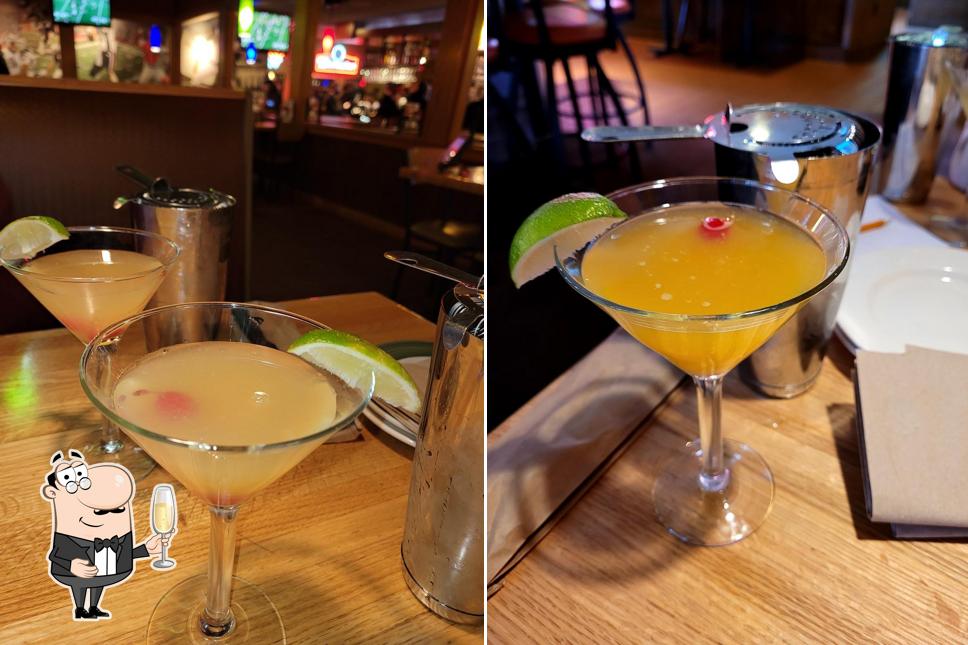 Applebee's Grill + Bar serves alcohol