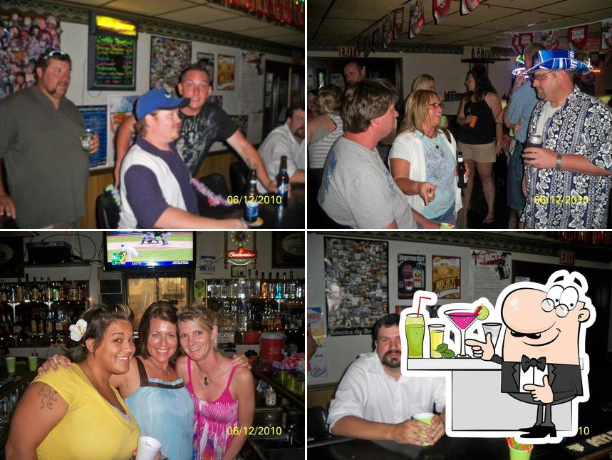Crossroads Bar in Sandoval Restaurant reviews