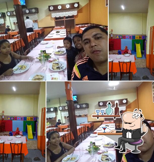 O interior do Donatta Pizzaria