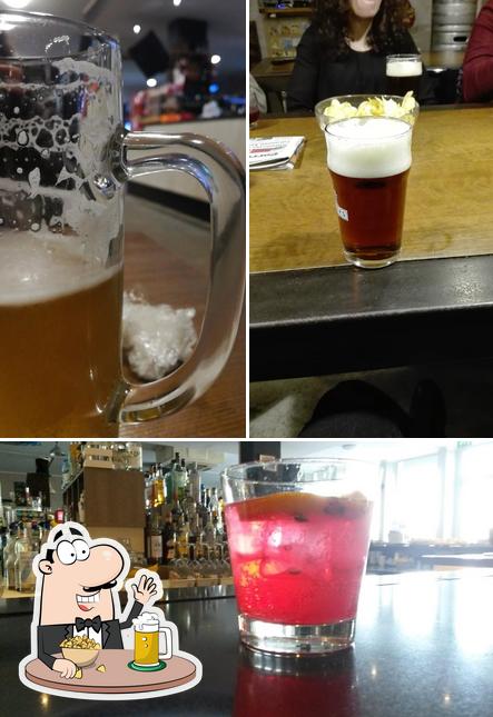 Puoi goderti un rinfrescante bicchiere di birra chiara o scura