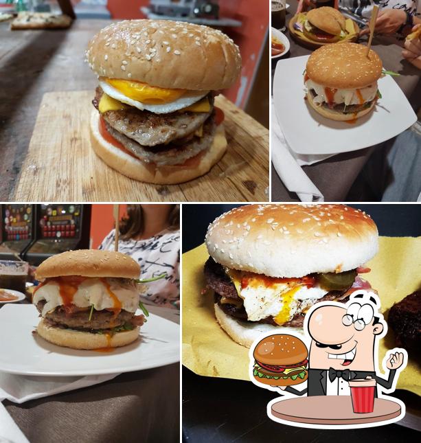 Prova un hamburger a Cine Rock Cafe'